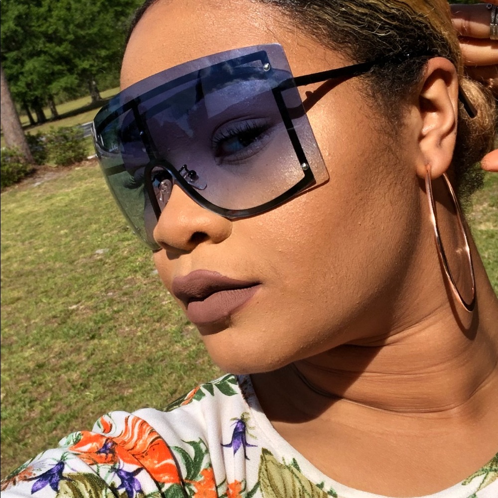 Bold and Sassy Blue Sunnies
